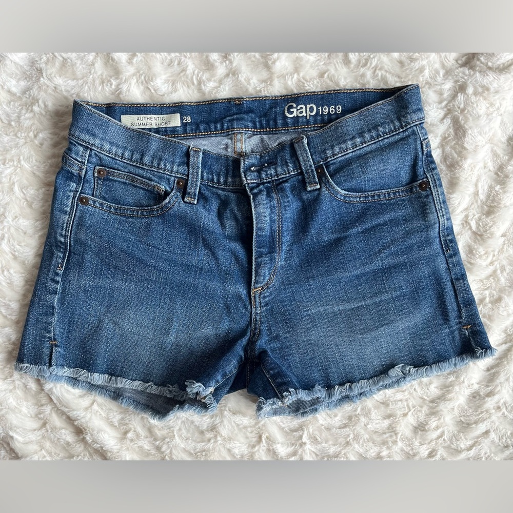 Gap Women’s Authentic Summer Cut-Off Denim Short Size 28